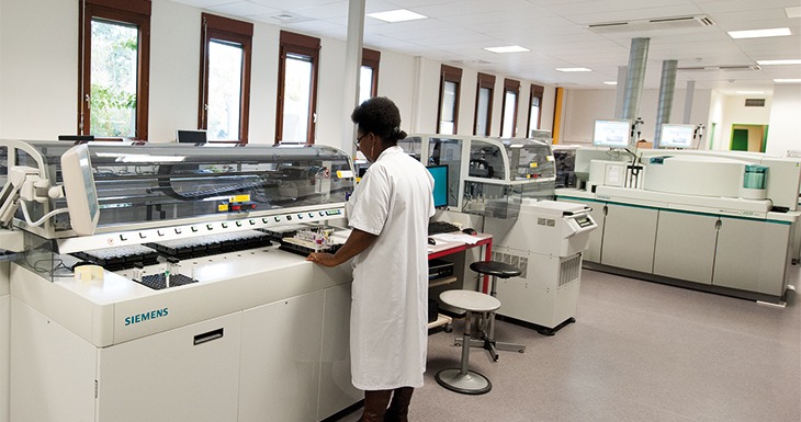 Salle d'analyse du laboratoire